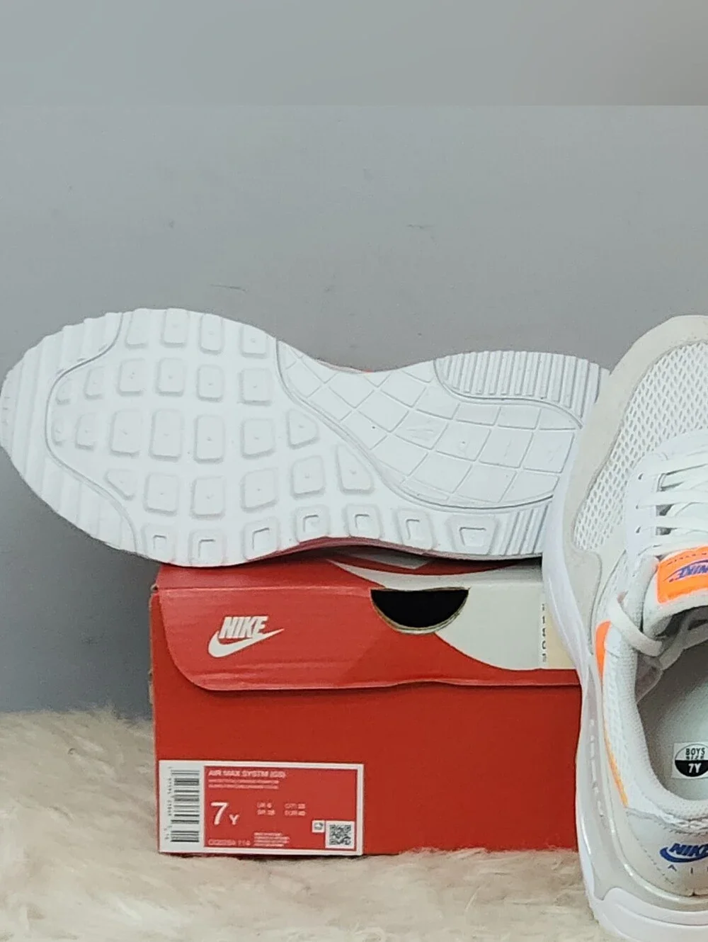 Nike Air System In White w/ Neon Orange & Blue Accents NIB Size 7y GS Women 8.5